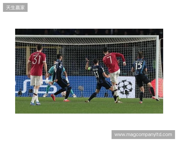 记者:因下赛季很大概率有欧冠踢,曼联想B费再至少留队1年